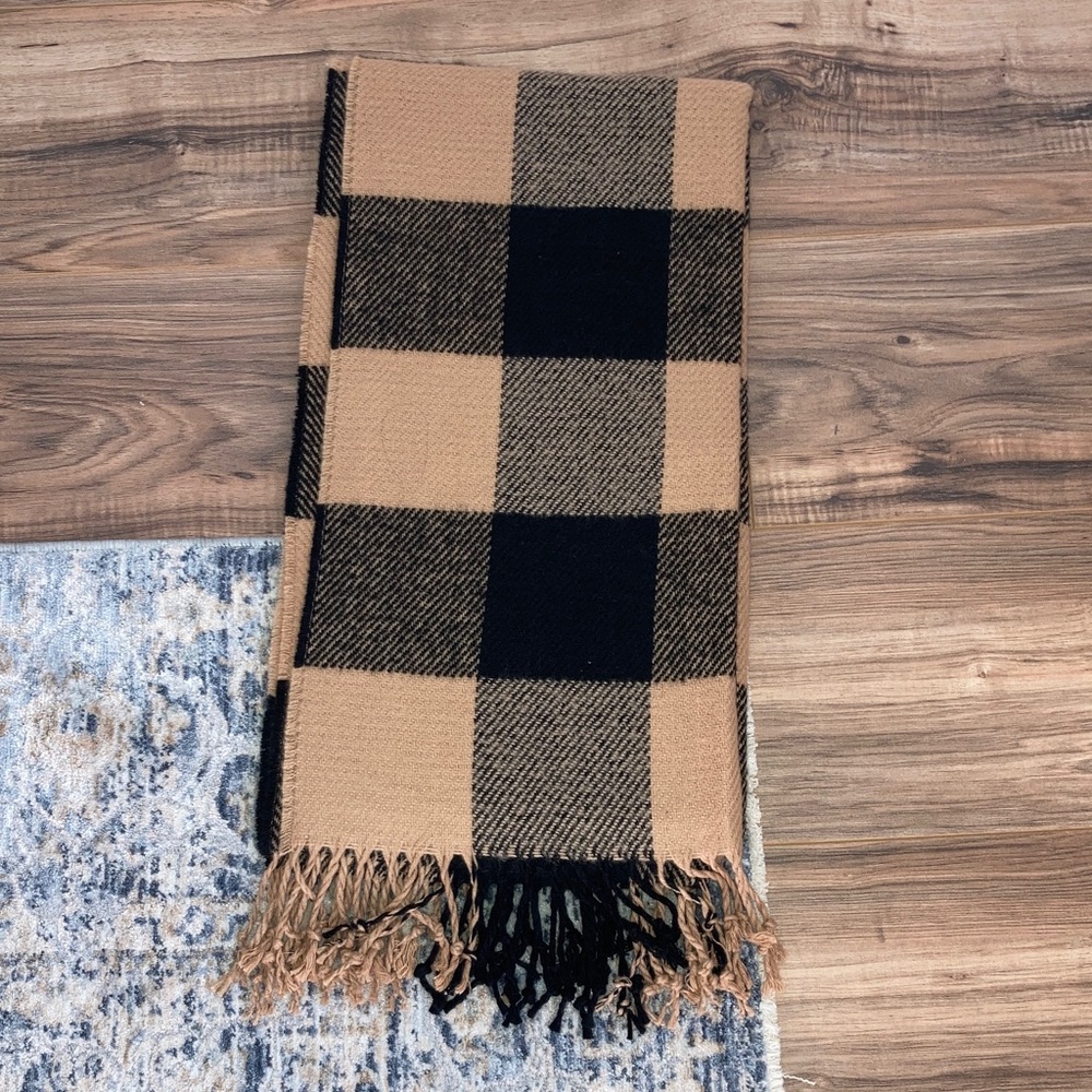 #162. 🆕 NWOT - Abercrombie - Buffalo Check Fringe Scarf - Tan & Black